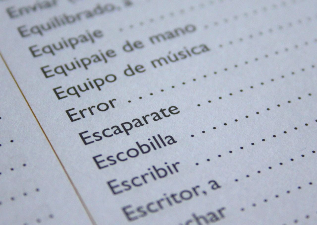 découvrez comment identifier, comprendre et corriger les erreurs de communication pour améliorer l'efficacité de vos échanges et prévenir les malentendus, que ce soit en entreprise ou dans la vie quotidienne.